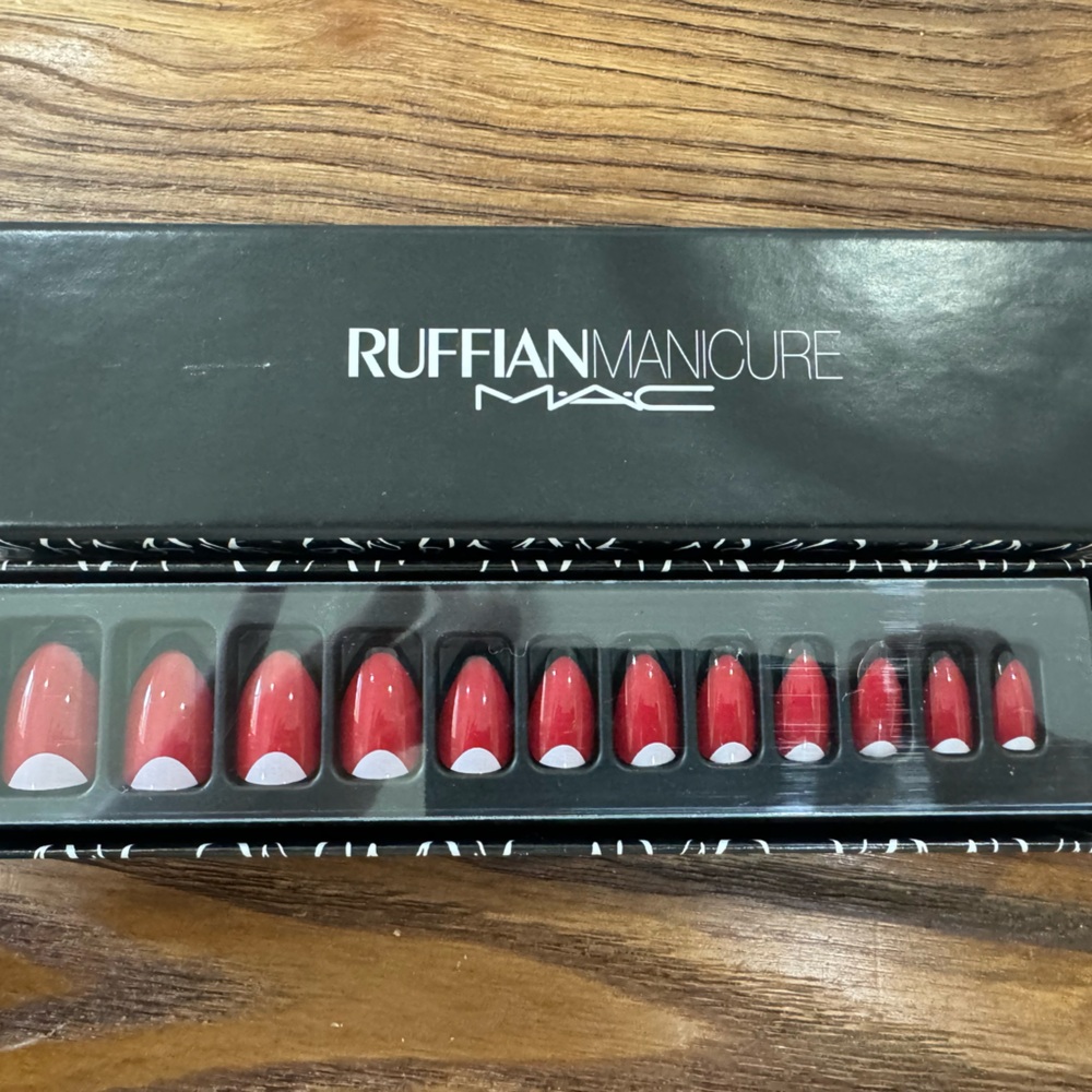 MAC Ruffian manicure Press on Nails